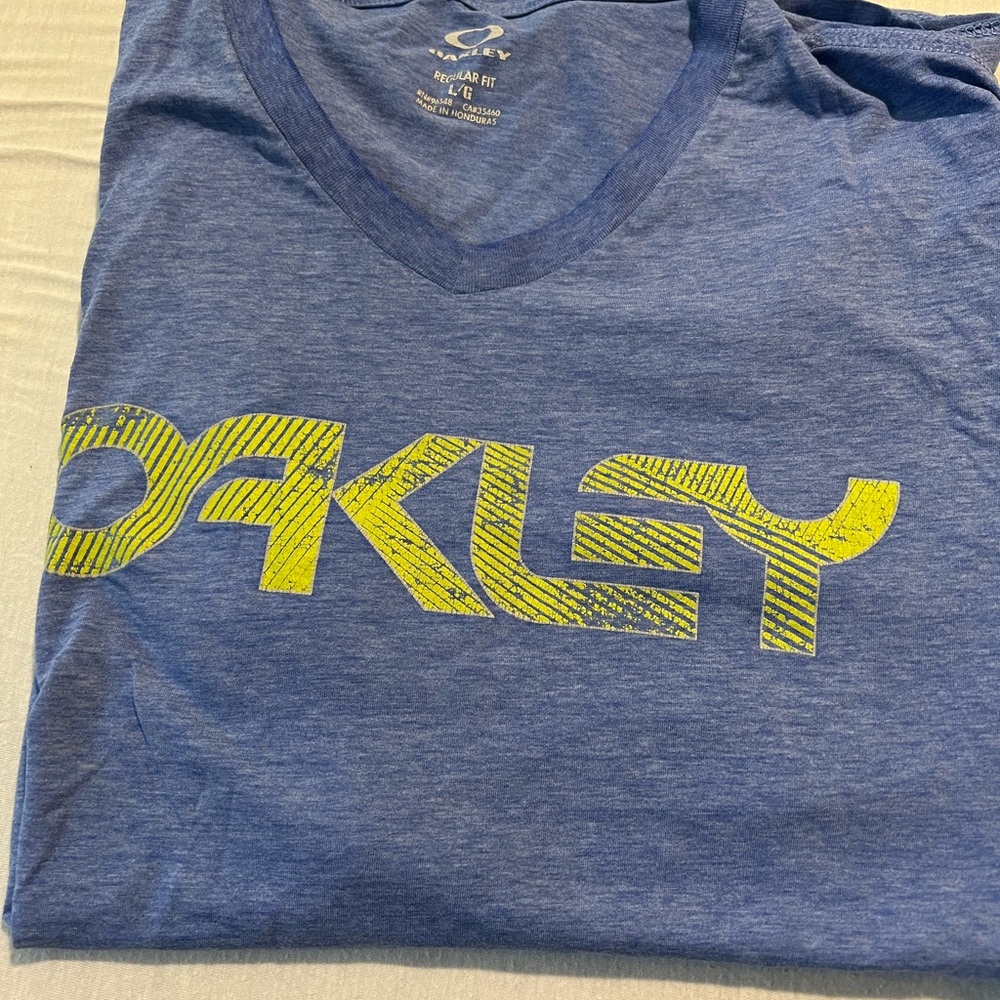 Oakley Shirt Mens Large Blue Short Sleeve Graphic V Neck Regular Fit